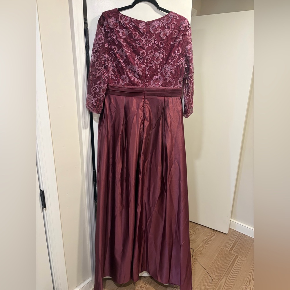 Burgundy Elegant Lace Evening Gown